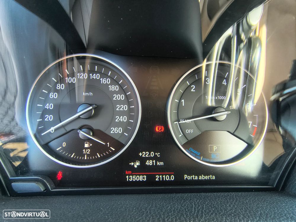 BMW 225xe Active Tourer - 11