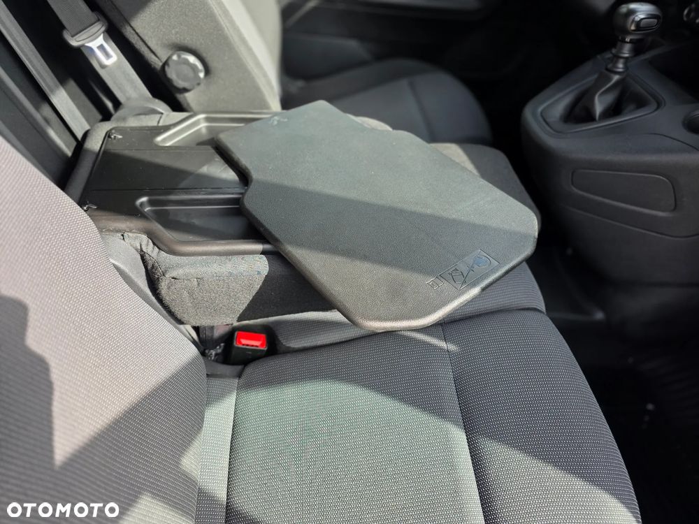 Toyota Proace City 1.2 D-4T 110KM  3 OSOBOWA Furgon Blaszak BEZWYPADKOWA z Polskiego Salonu I Pierwszy i Jedyny Właściciel I Stan auta "jak NOWE" I Pełna Faktura Vat 23% - 24