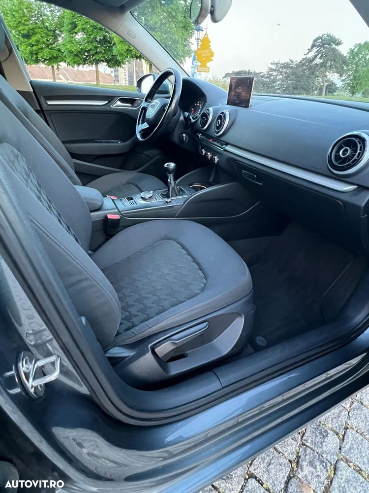 Audi A3 Sportback 1.6 TDI ultra Attraction - 12