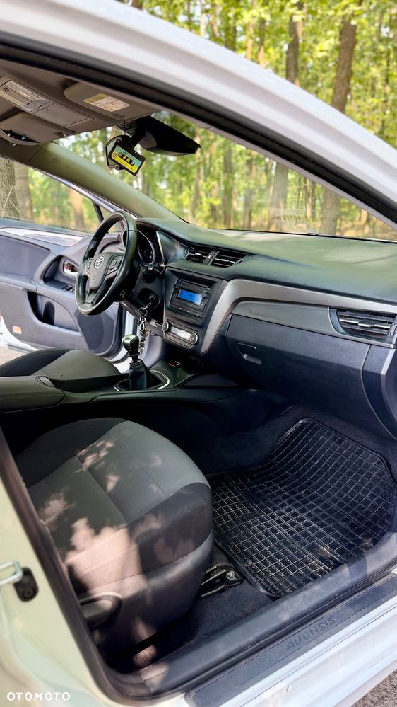 Toyota Avensis 1.8 Active - 8