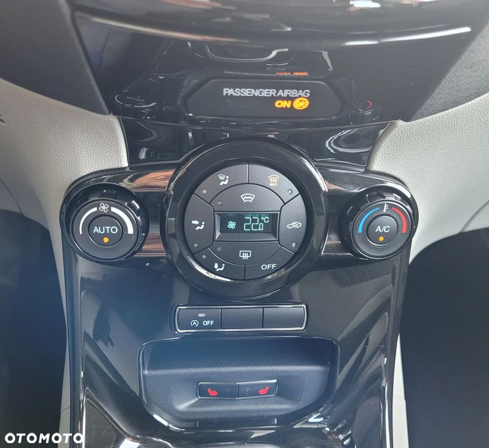 Ford Fiesta 1.0 EcoBoost S&S TITANIUM - 26