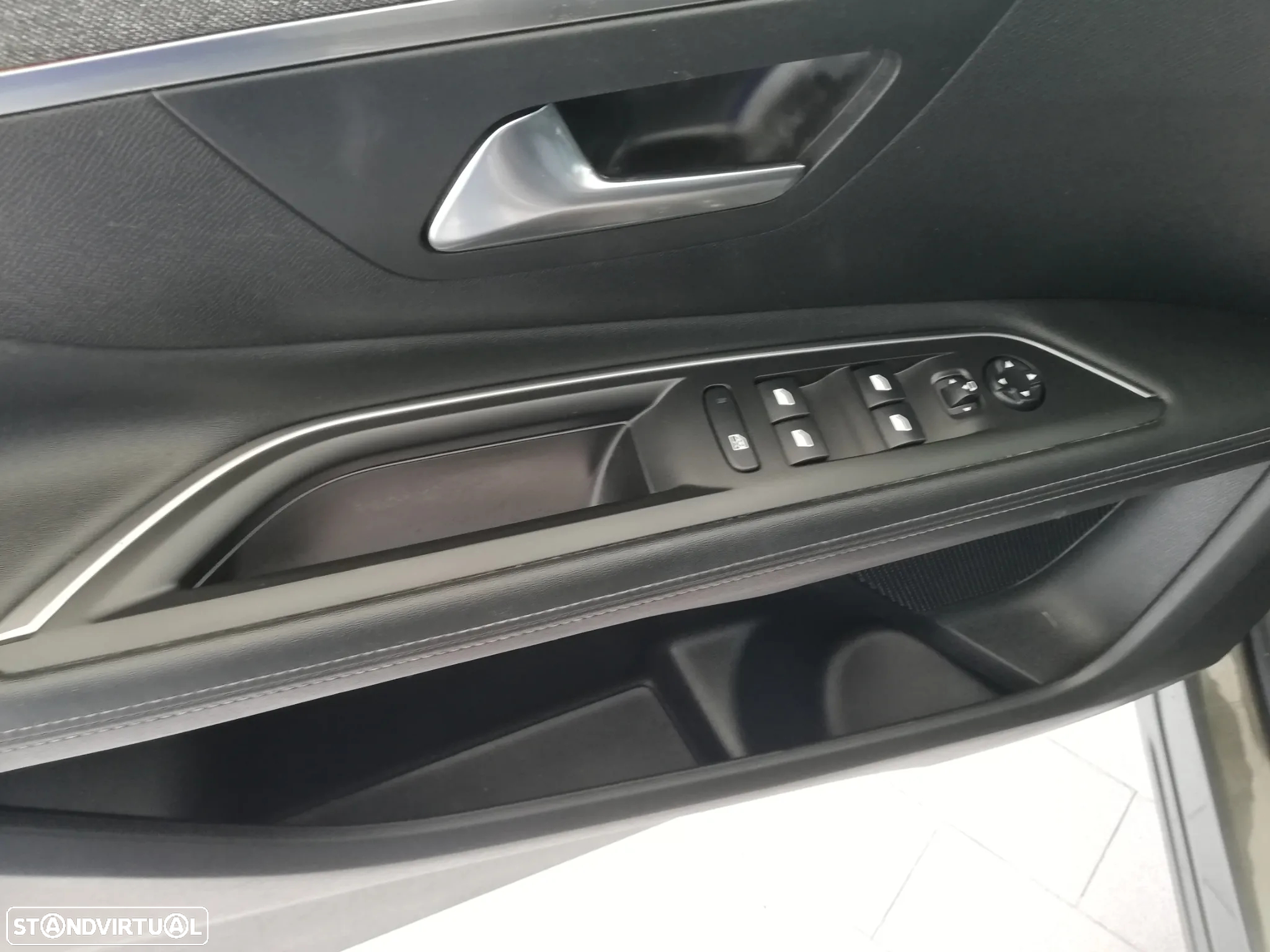 Peugeot 3008 1.5 BlueHDi Allure Baixo Consumo EAT8 - 18