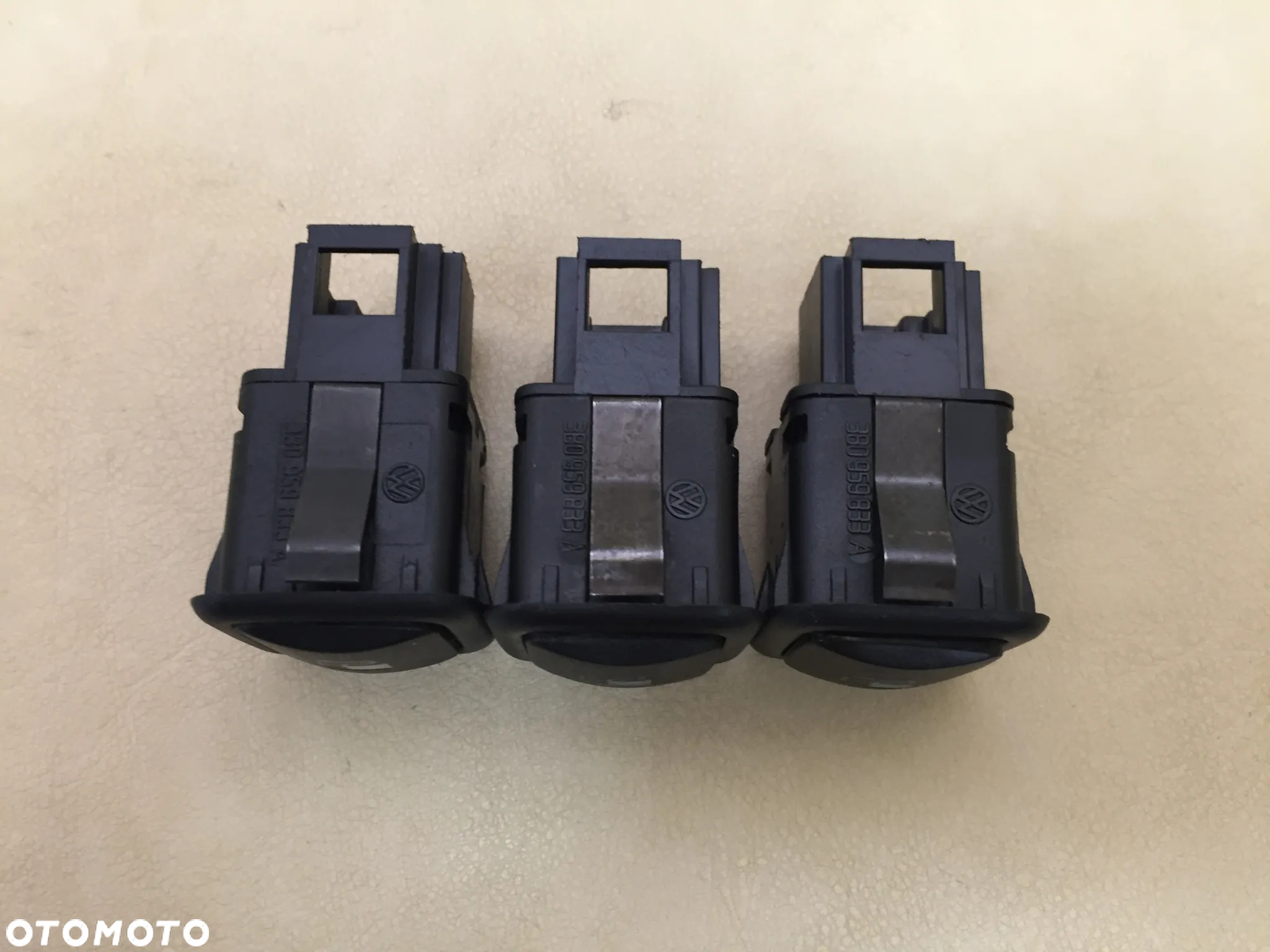 PRZYCISK OTWIERANIE OTWIERANIA KLAPKI WLEWU PALIWA VW GOLF IV / VW BORA / VW PASSAT B5 FL / SEAT LEON I / SEAT TOLEDO II 3B0959833A - 4