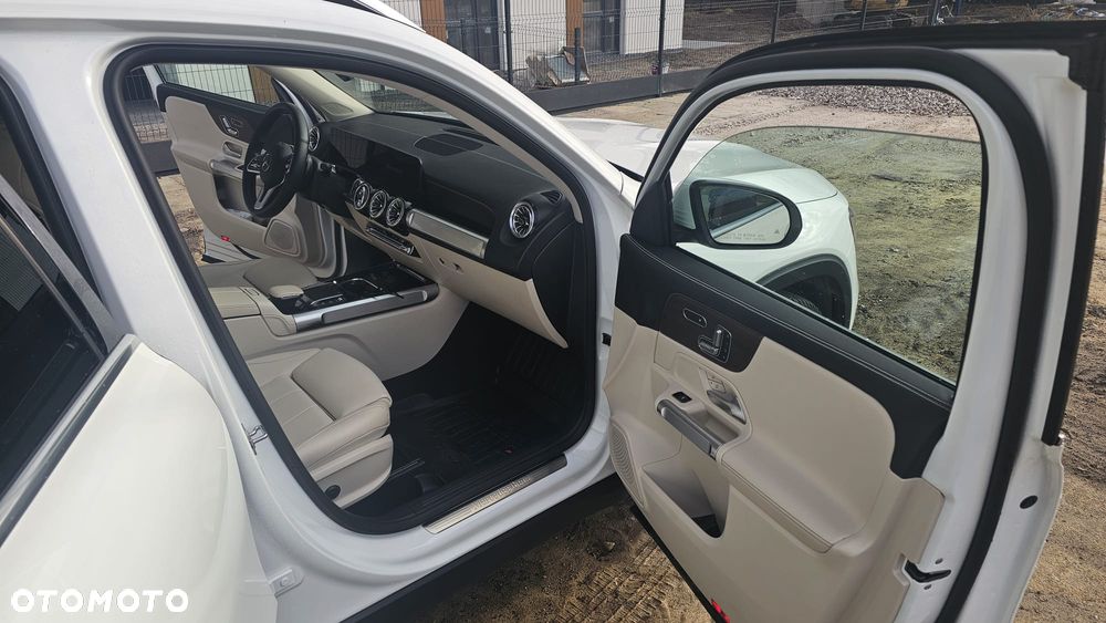 Mercedes-Benz GLB - 14