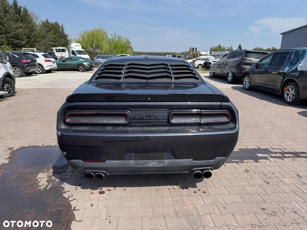 Dodge Challenger - 2