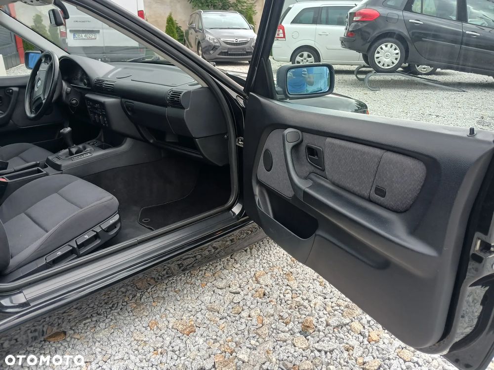 BMW Seria 3 316i - 22