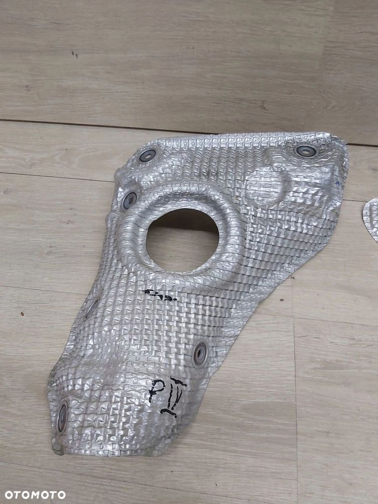 Toyota Prius IV 1,8 xw50 osłona termiczna katalizatora kolektora - 1