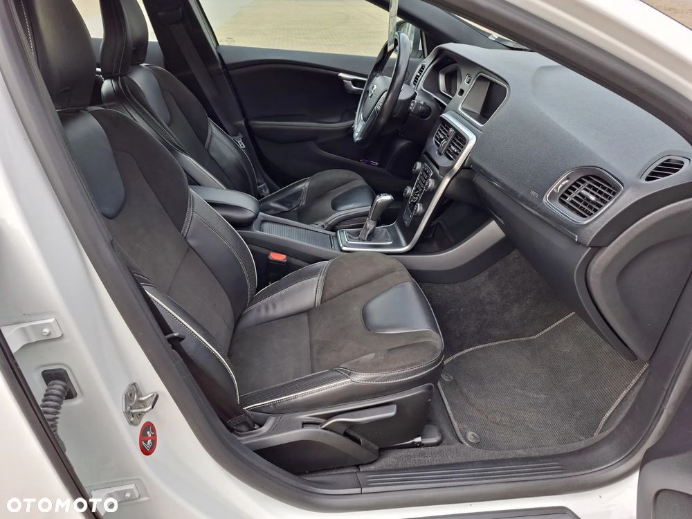 Volvo V40 D3 R-Design Momentum - 25