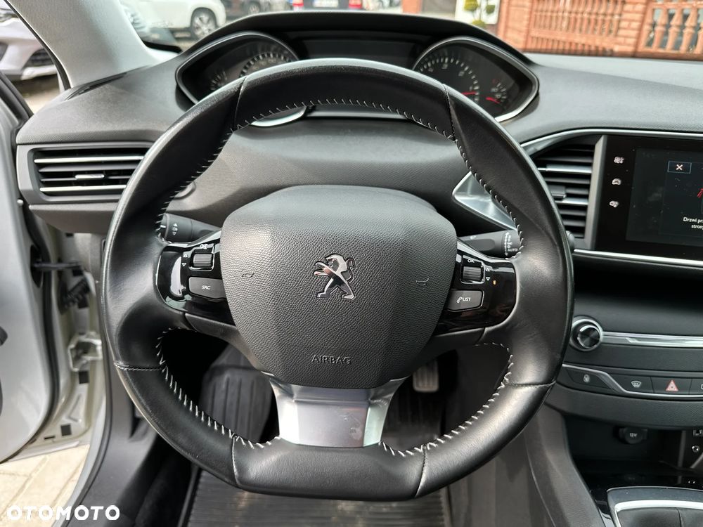 Peugeot 308 - 8