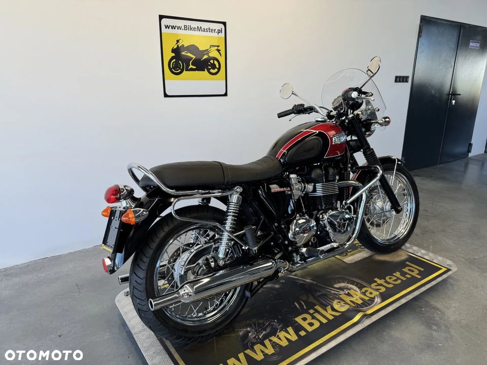 Triumph Bonneville - 6
