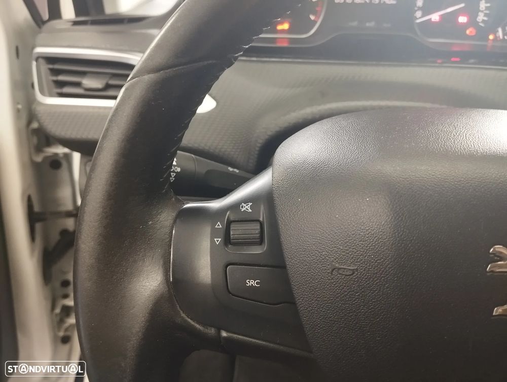 Peugeot 2008 1.2 PureTech Style - 19