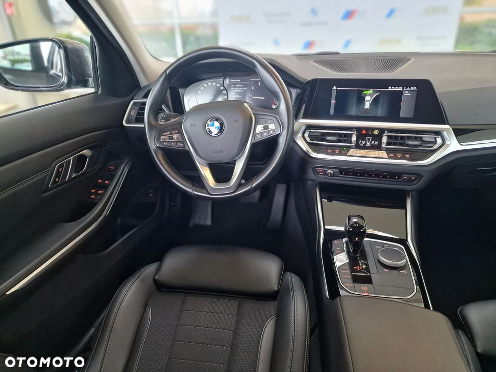 BMW Seria 3 320i Sport Line - 11