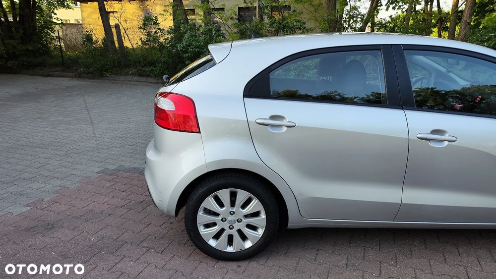 Kia Rio 1.4 Edition 7 - 10