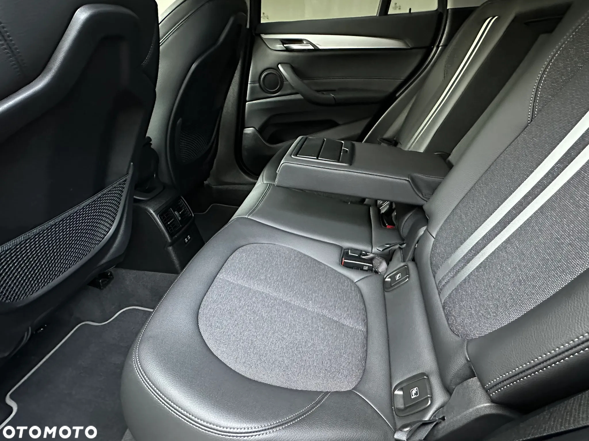 BMW X1 sDrive20i Sport Line - 24