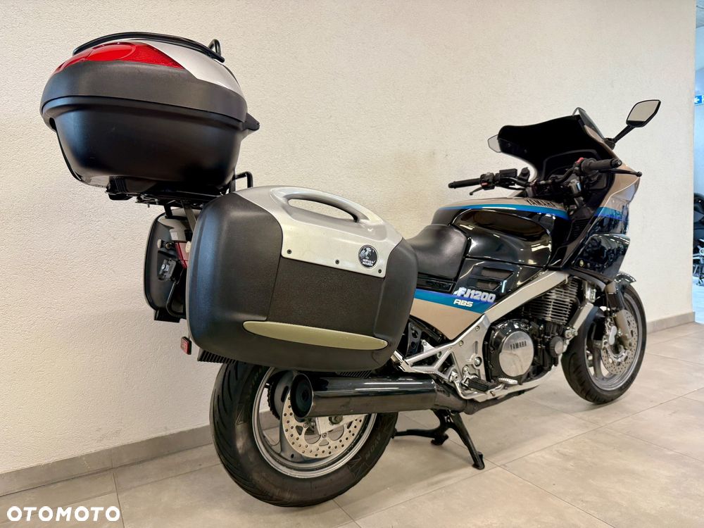 Yamaha FJ - 4