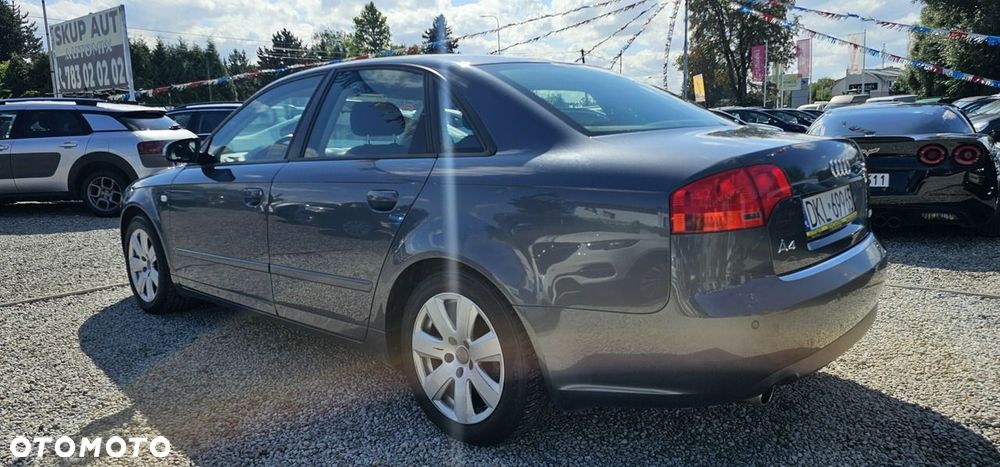 Audi A4 Limousine - 16