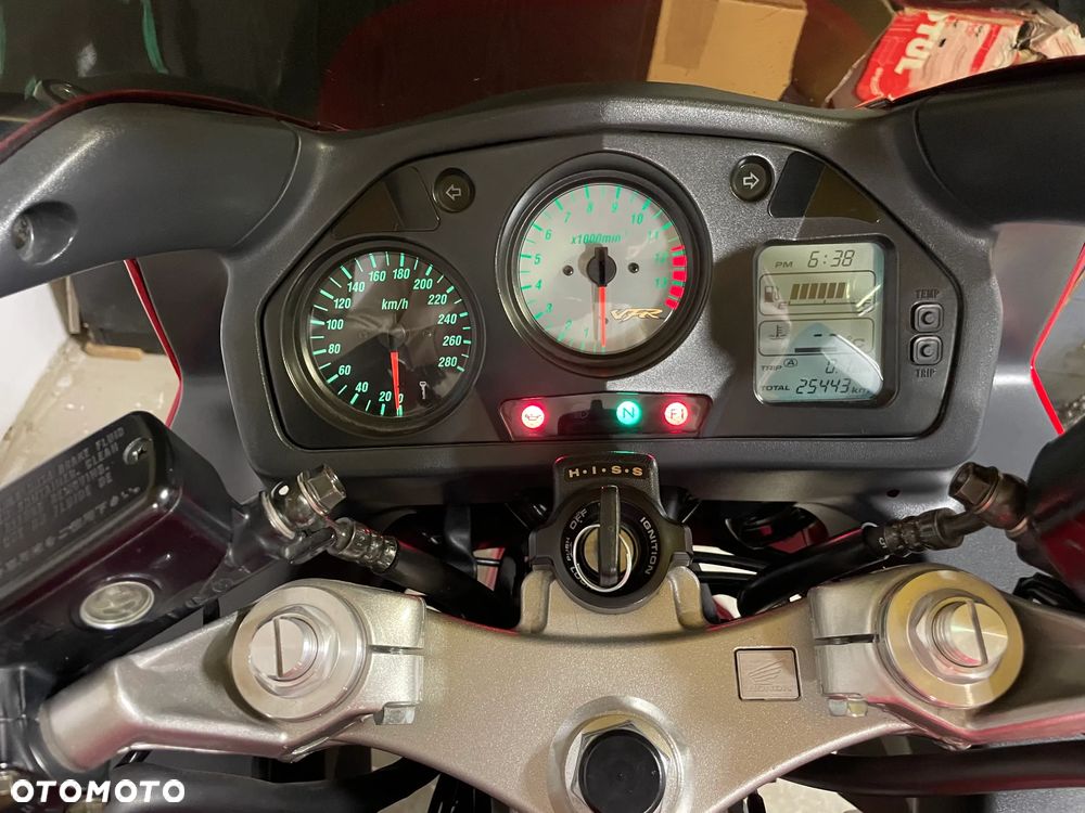 Honda VFR - 16