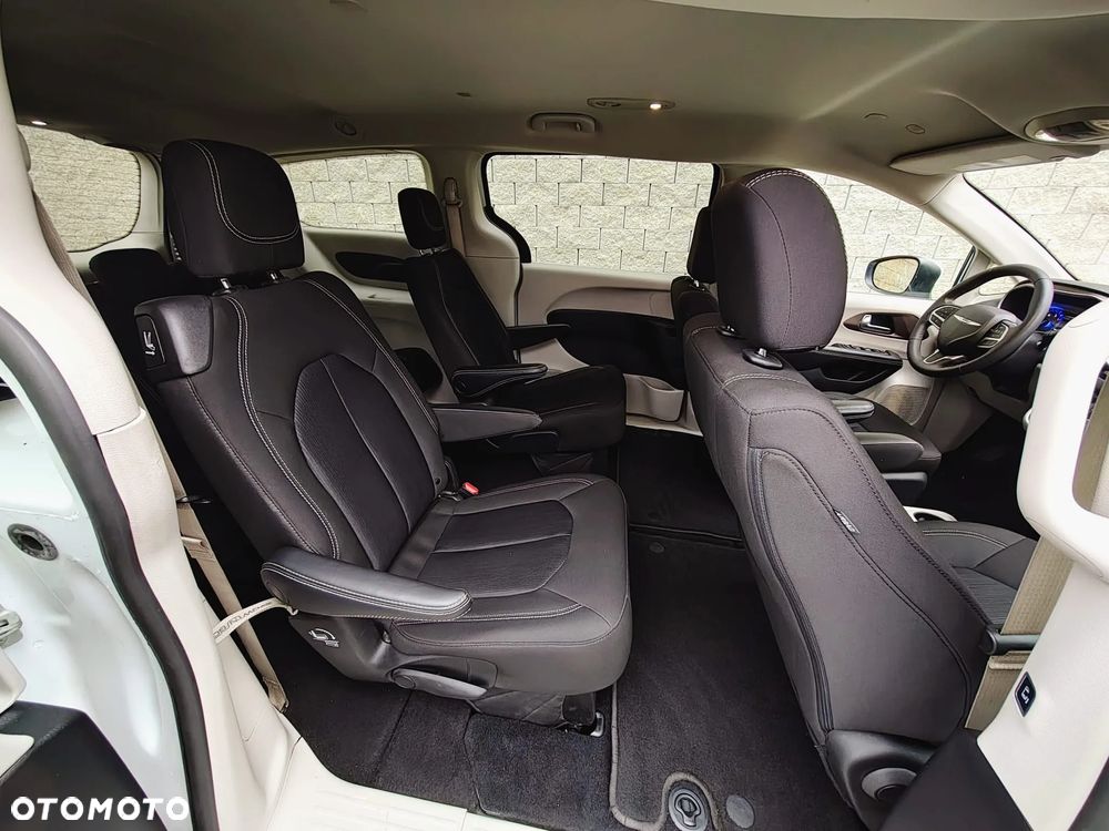 Chrysler Pacifica - 28