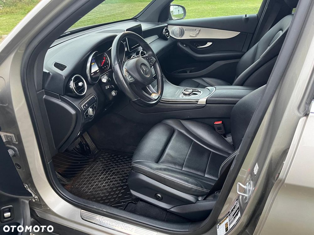Mercedes-Benz GLC 300 4Matic 9G-TRONIC Exclusive - 32