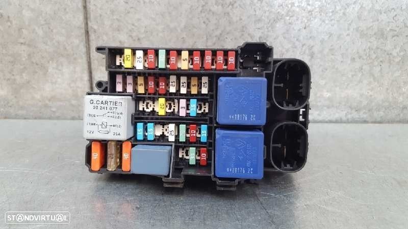 CAIXA RELÉS / FUSÍVEIS RENAULT MEGANE III FASTBACK 2008 -284B69854R - 3