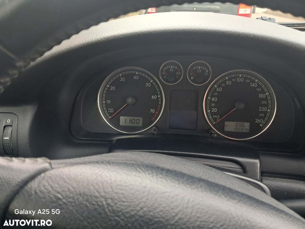 Volkswagen Passat 1.6 Comfortline - 6