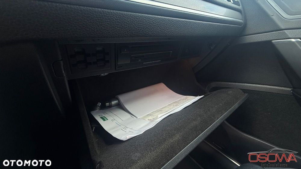 Volkswagen Golf Variant 2.0 TDI SCR DSG R-Line - 25