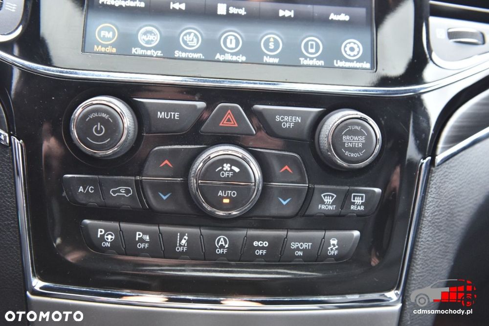 Jeep Grand Cherokee - 28