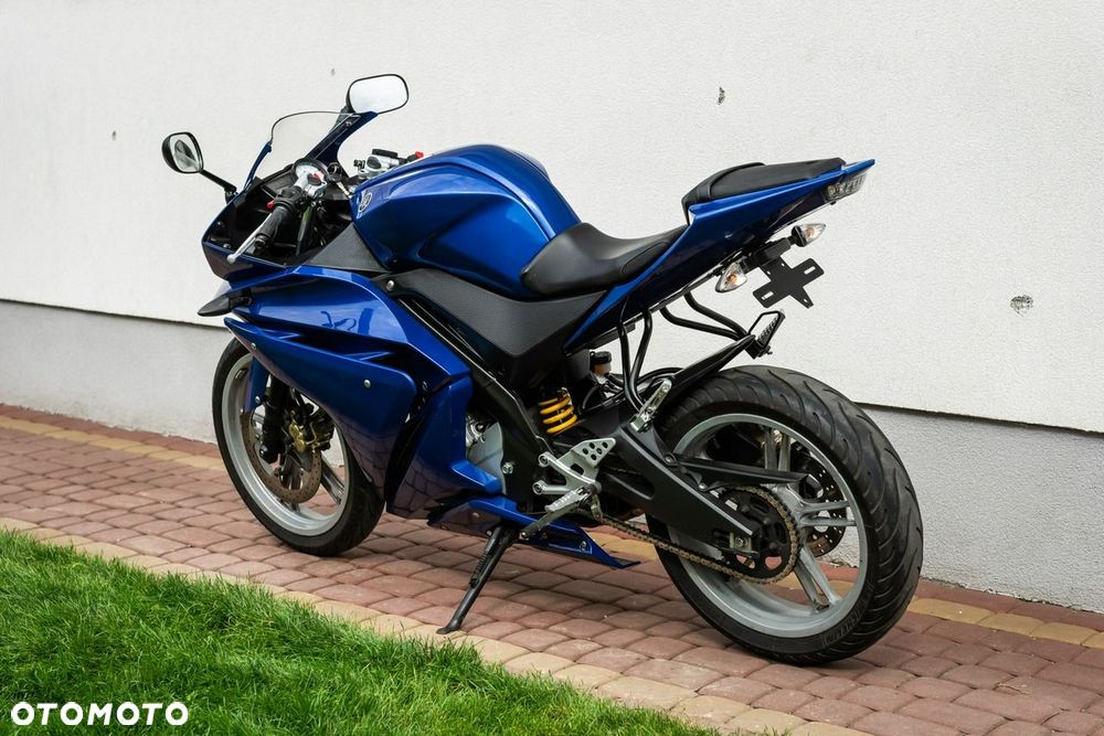 Yamaha YZF - 4