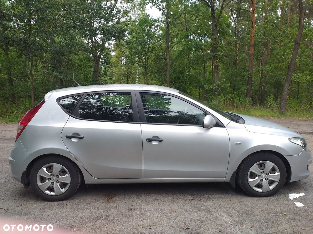 Hyundai i30 1.6 CRDi Base + - 7