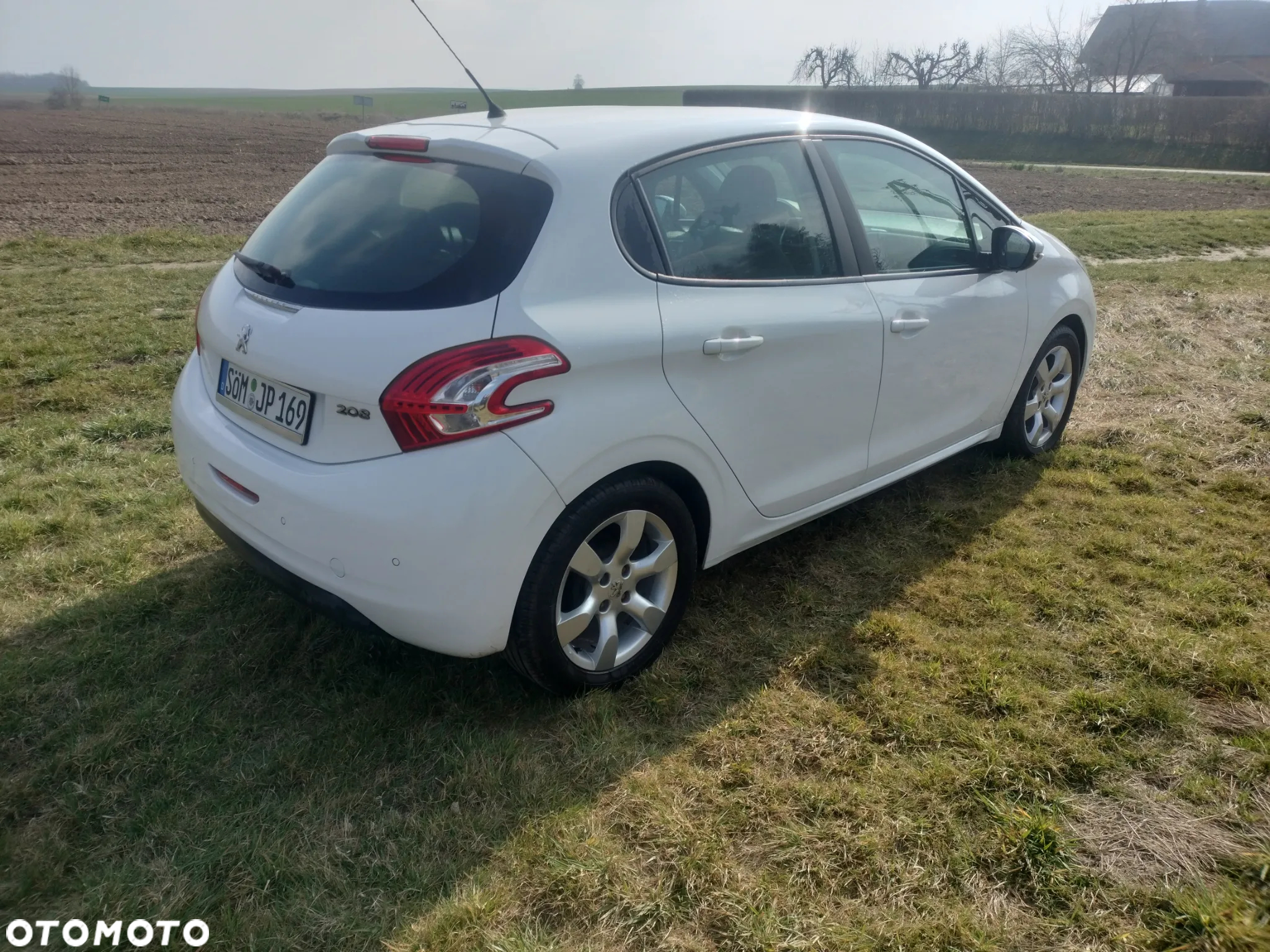 Peugeot 208 - 12