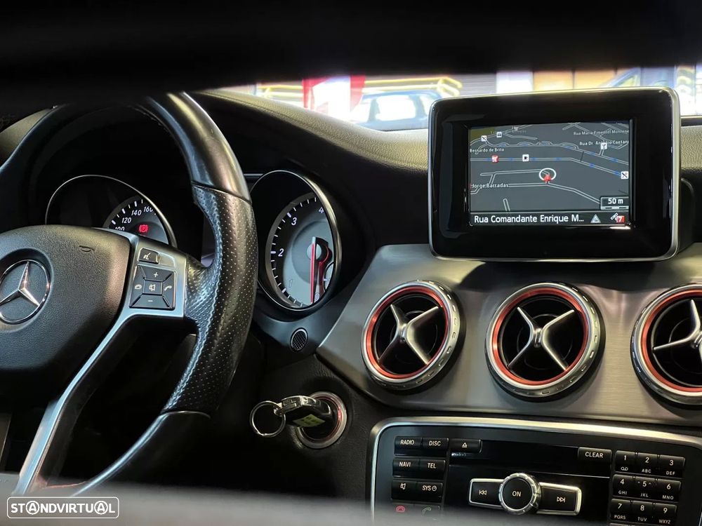 Mercedes-Benz GLA 200 d AMG Line - 24