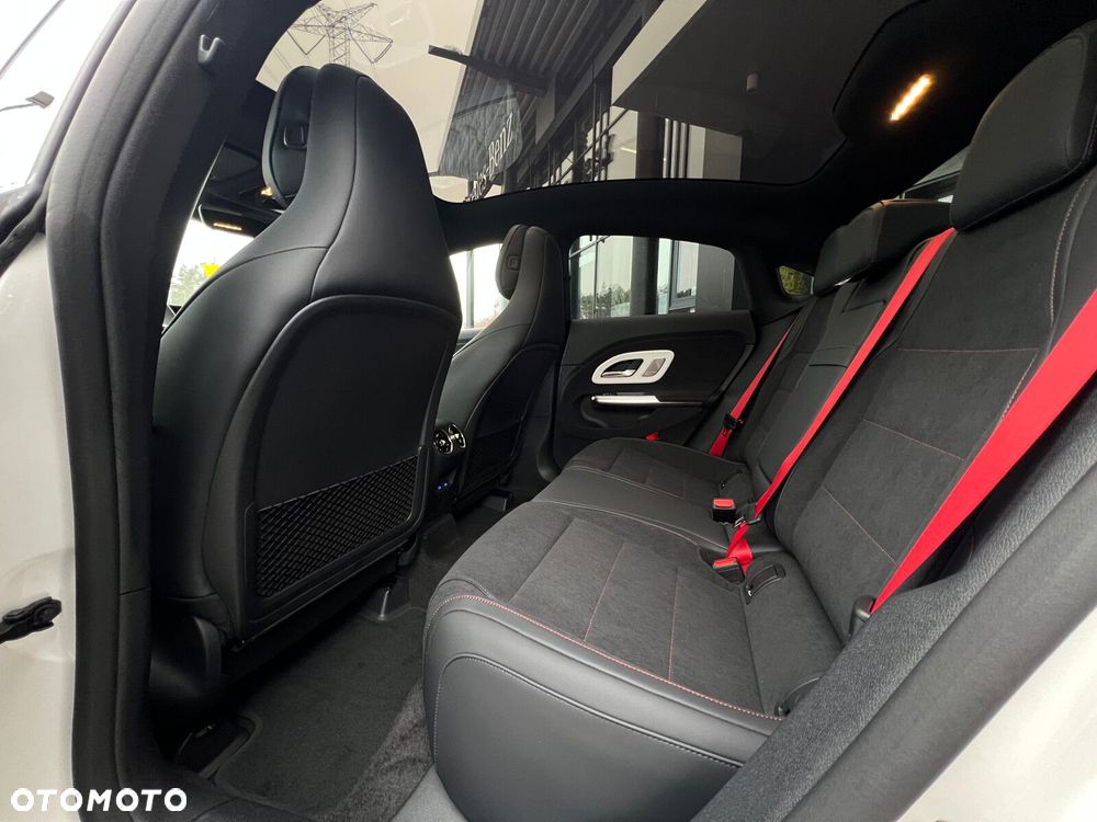 Mercedes-Benz CLA - 10