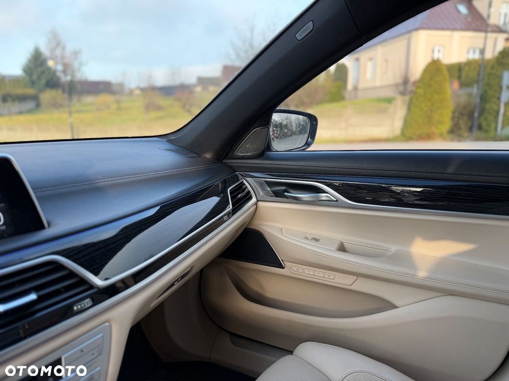 BMW Seria 7 730d xDrive mHEV - 18