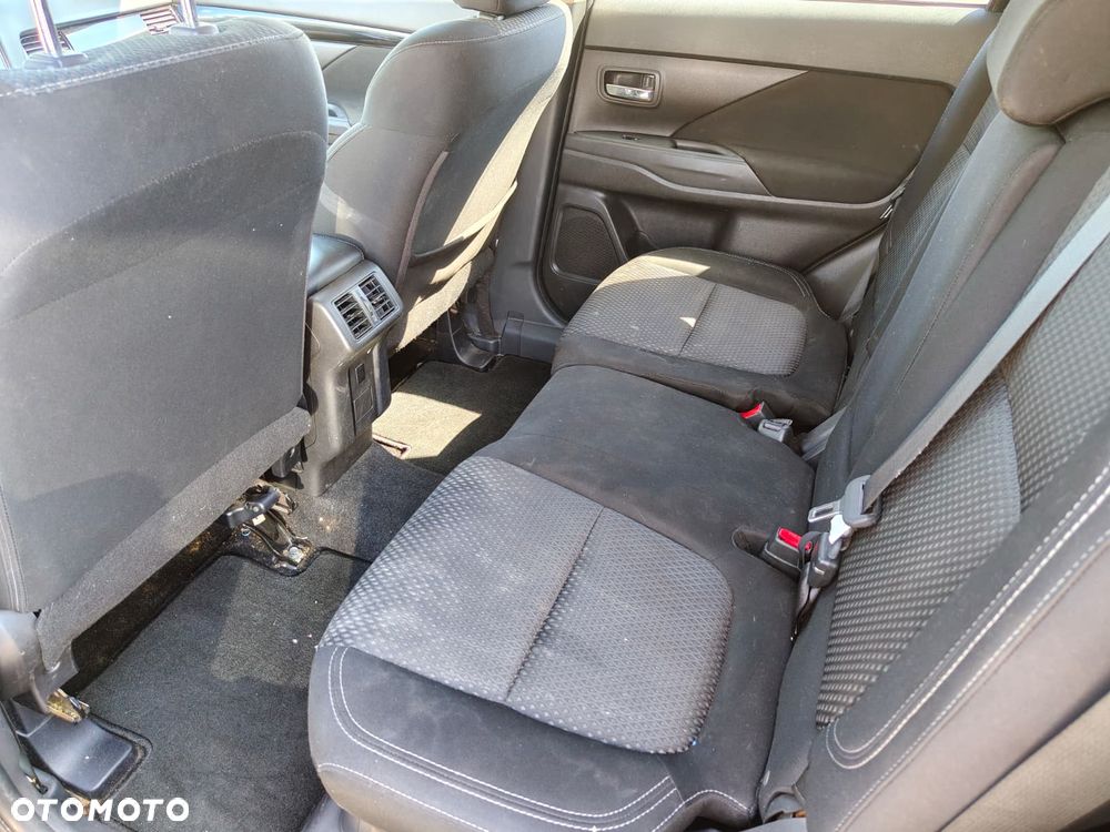 Mitsubishi Outlander - 15