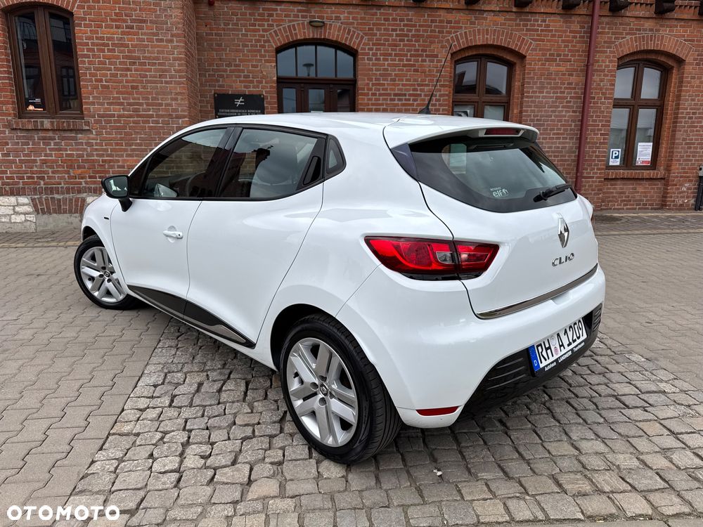 Renault Clio 1.2 16V 75 Limited - 14