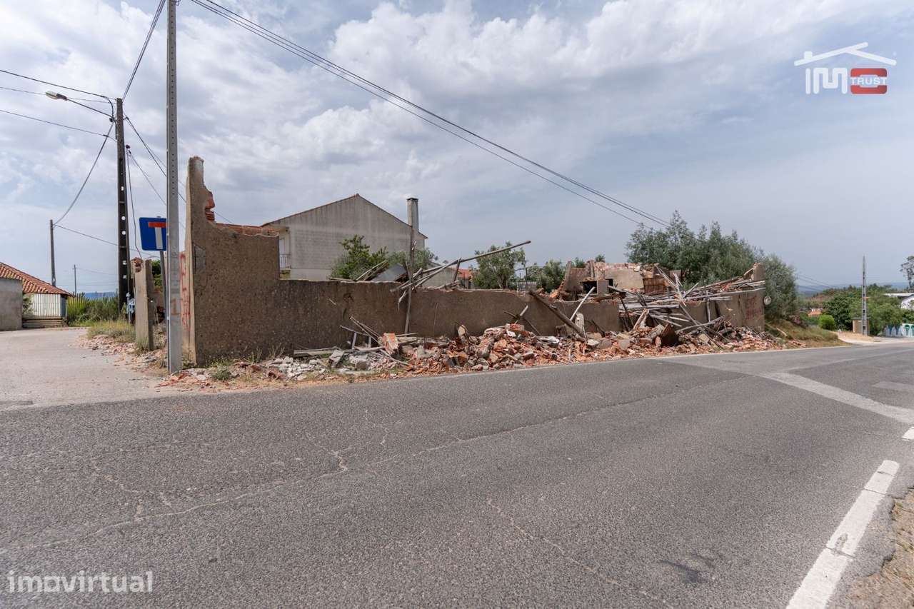 Armazém para reconstrução em Alburitel  Ourém - Grande imagem: 4/7