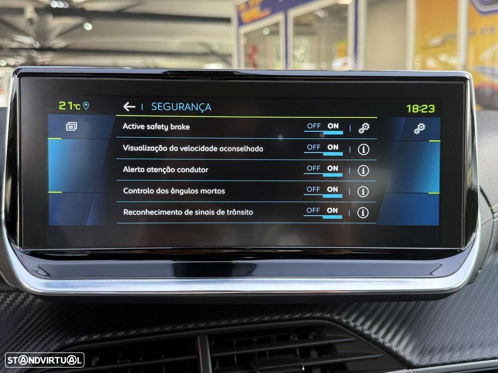 Peugeot e-208 GT - 33