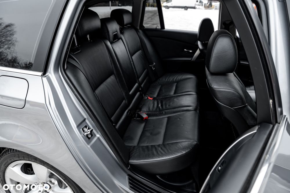 BMW Seria 5 525i Touring - 21