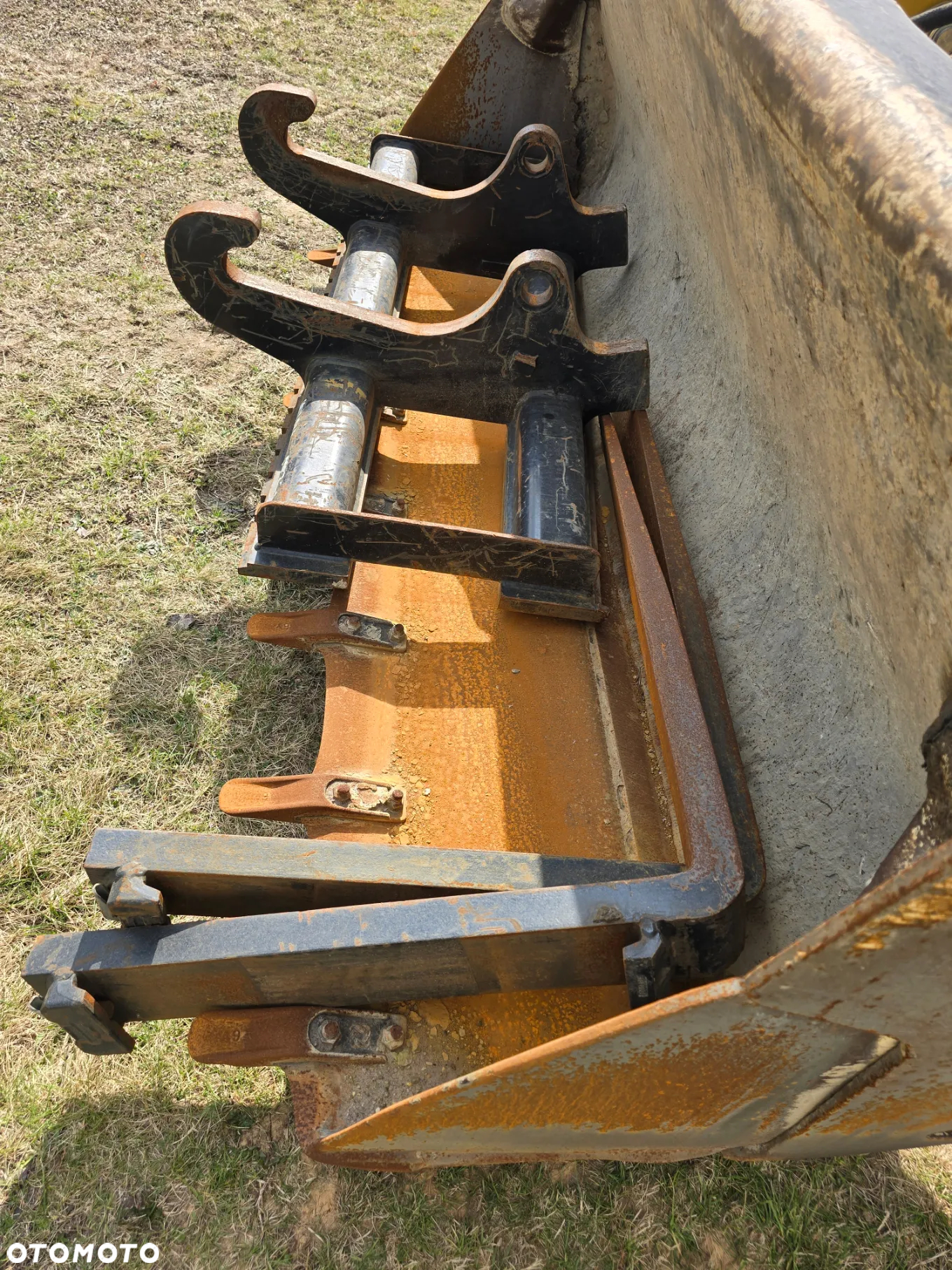 JCB - 8
