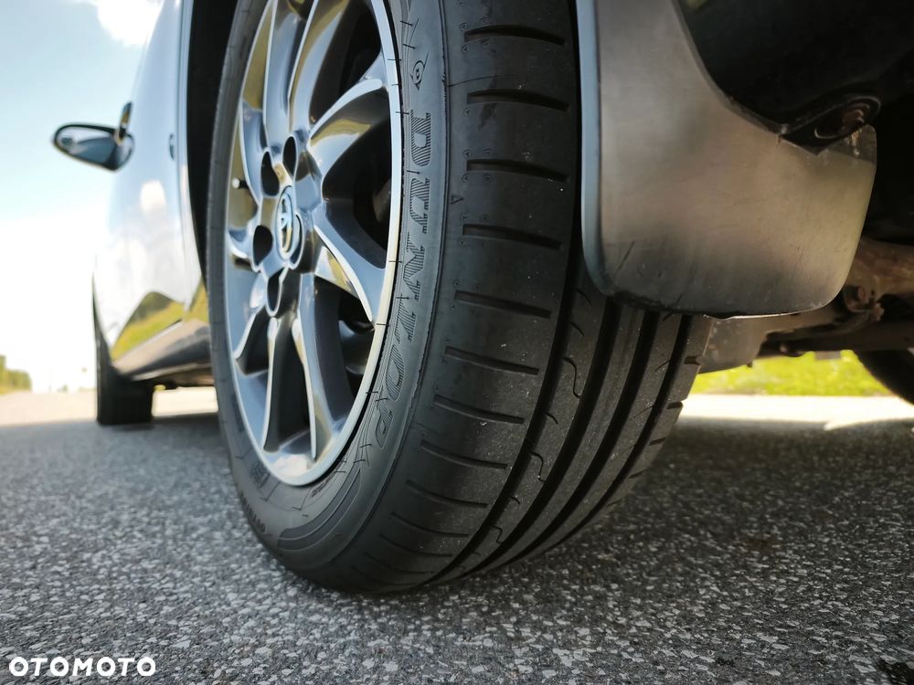 Toyota Auris 1.6 Premium Comfort - 11