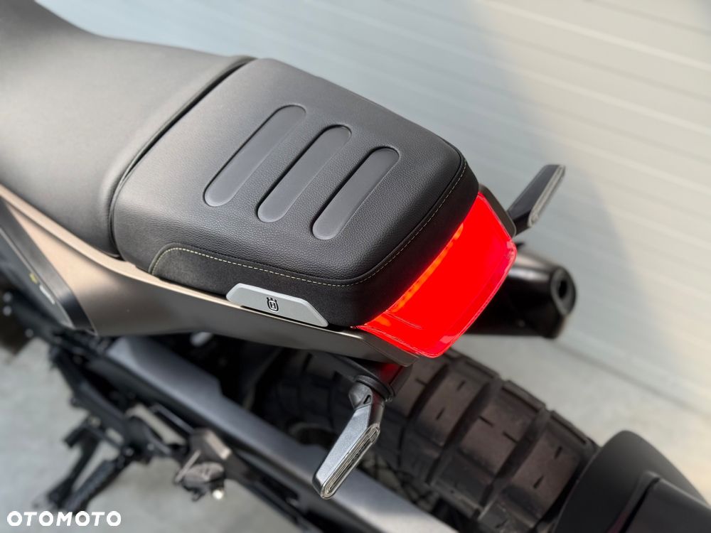 Husqvarna Svartpilen - 35