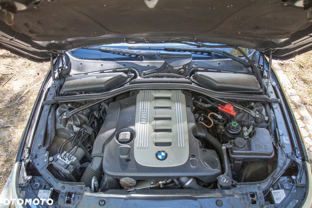 BMW Seria 5 525d - 24