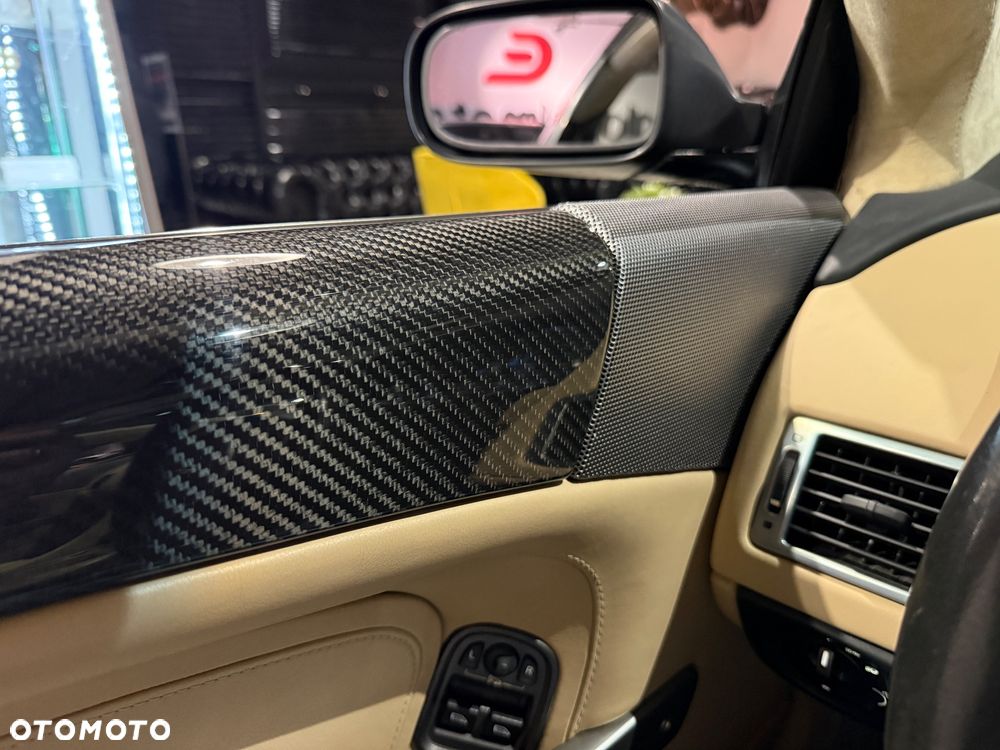 Aston Martin DB9 Standard - 30