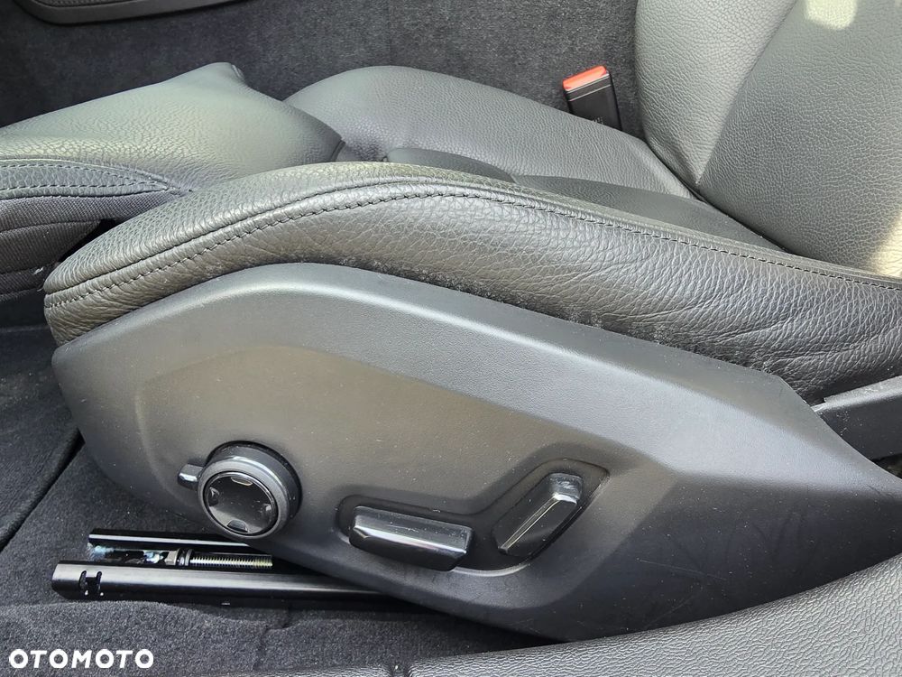 Volvo S60 T8 Recharge AWD Ultimate Dark - 13