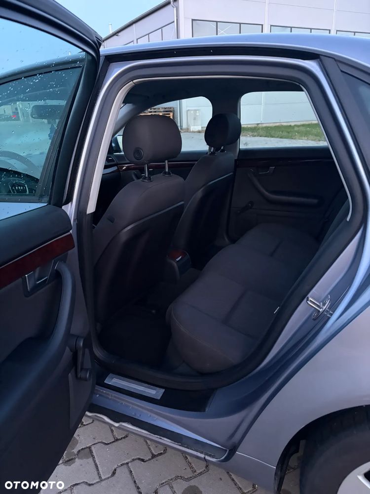 Audi A4 Limousine - 16