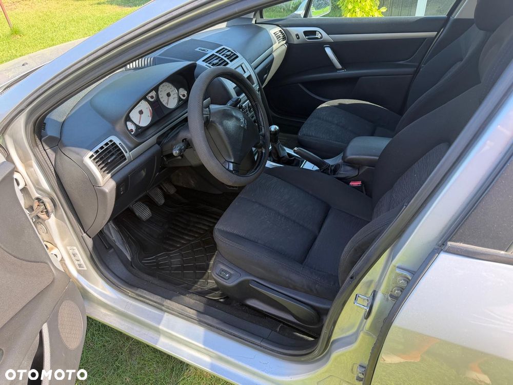 Peugeot 407 - 8
