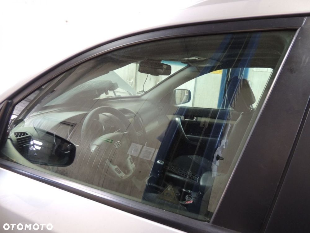 Szyba boczna lewy prawy przód KIA Sorento II '10 - 1
