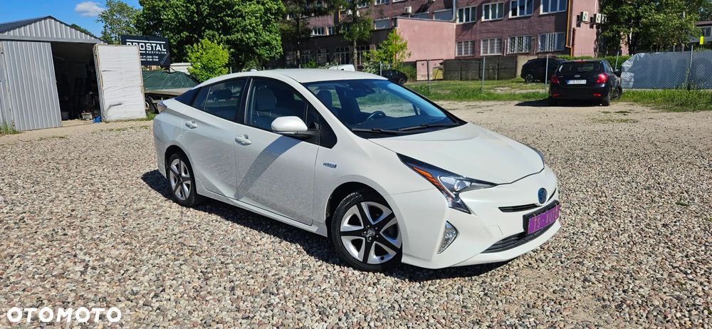 Toyota Prius Hybrid Executive - 3