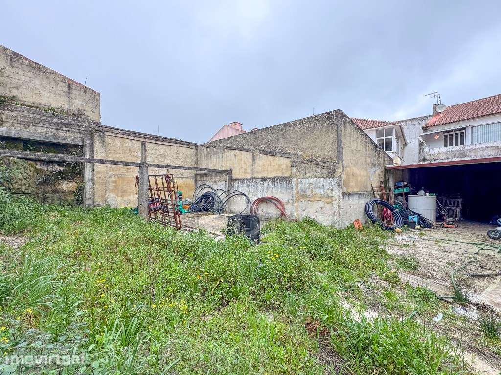 Prédio T5+1 em Mafra, com armazém e terraço, na Malveira - Grande imagem: 3/8
