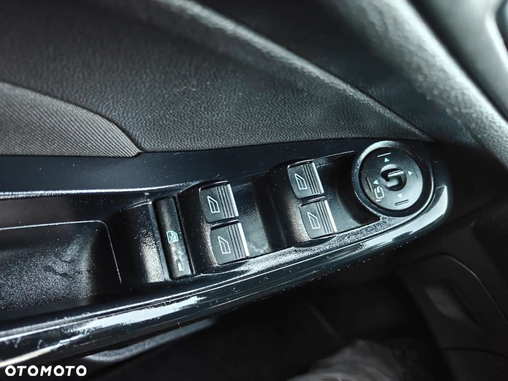 Ford Fiesta 1.0 EcoBoost S&S TITANIUM - 17